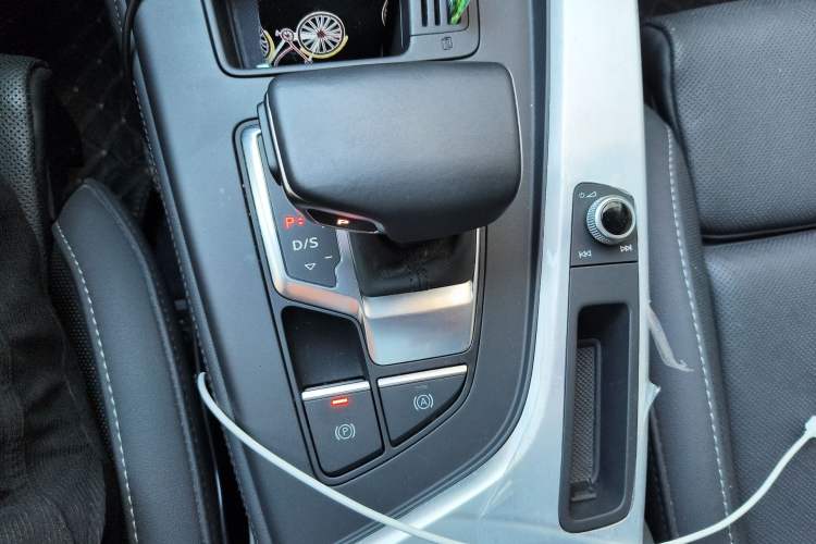 Used Audi A4L 2022 40 TFSI Luxury Dynamic Model
