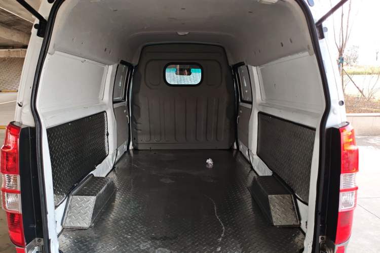 Used Jinbei New Hiace S 2022 1.5L Wealth Edition Air-Conditioner-Free Truck China VI Standard SWC15M Trunk