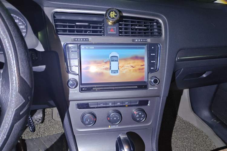 Used Volkswagen Golf 2016 230TSI Automatic Comfort Version
