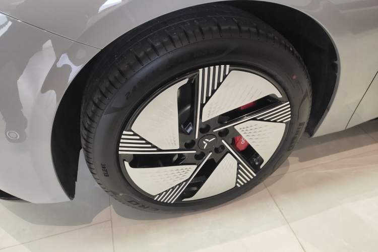 Used Hongqi EH7 2025 640 All-Wheel Drive Smart Selection Edition Exterior 4