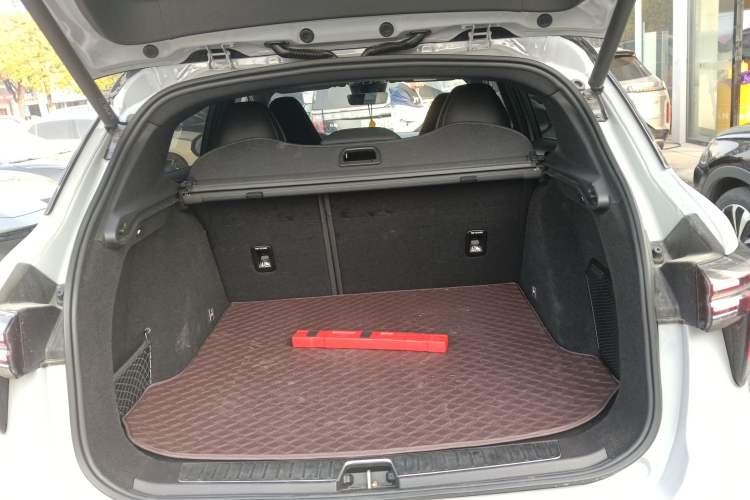 Used Lynk & Co 01 EM-P 2023 1.5TD EM-P Dawn Edition Trunk