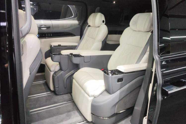 Used Zeekr 009 2024 Six-Seat Executive Version 4WD 108 kWh Left Rear Seat