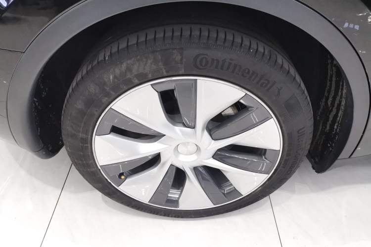 Used Tesla Model Y 2021 Long-Range All-Wheel-Drive Version