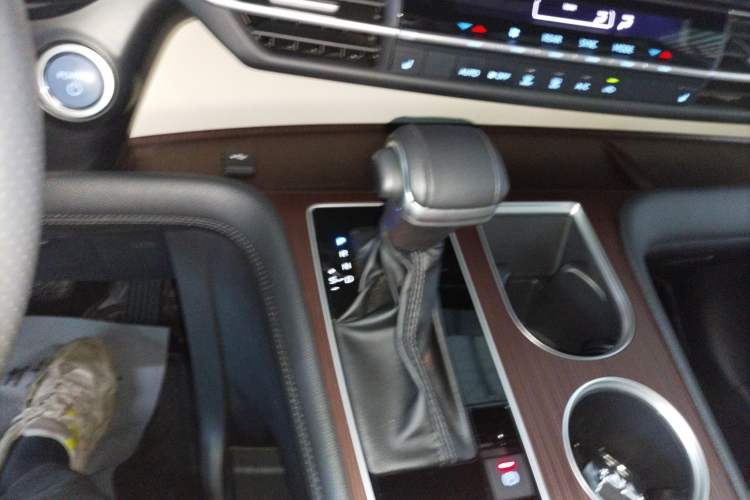 Used Toyota Granvia 2022 2.5L Hybrid Premium Edition Gear Lever