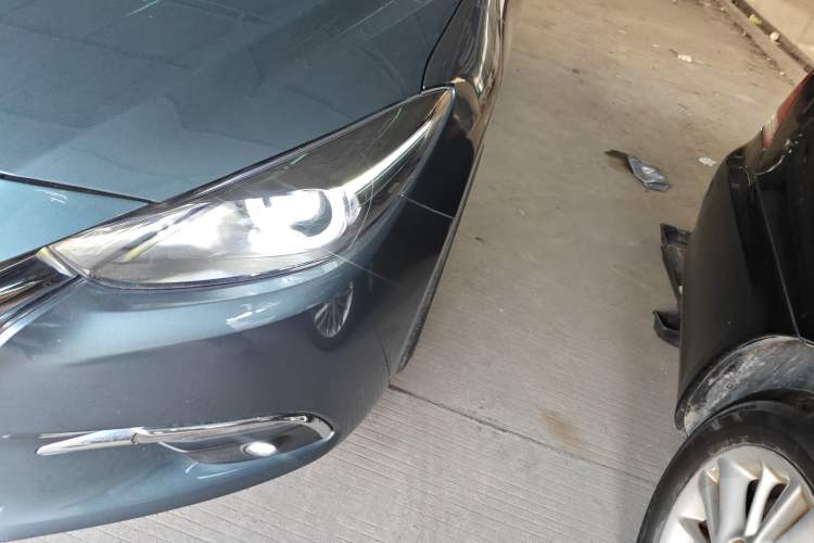 Used Mazda Mazda 3 Axela 2017 Hatchback 2.0L Automatic Luxury Model Emission Standard China V