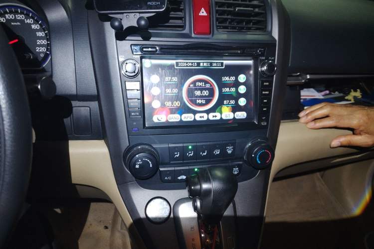 Used Honda CR-V 2010 2.0L automatic two-wheel drive urban version Audio And AC Panel