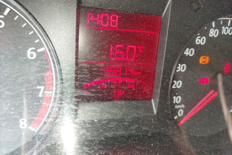 Used Volkswagen Santana 2015 1.4L Manual Fashion Edition Odometer Close Up