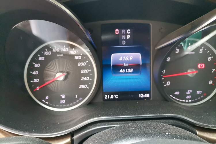 Used Mercedes-Benz V-Class 2022 V 260 L Long-wheelbase Luxury Edition Odometer Close Up