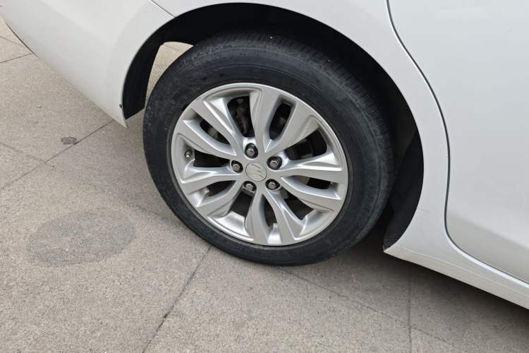 Used Buick GT 2021 Revised Version Flagship 1.5L Automatic Elite Edition Right Rear Wheel Hub