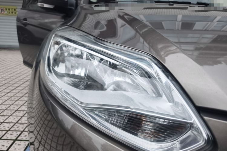 Used Ford Focus 2012 Sedan 1.6L Automatic Fashion Edition
