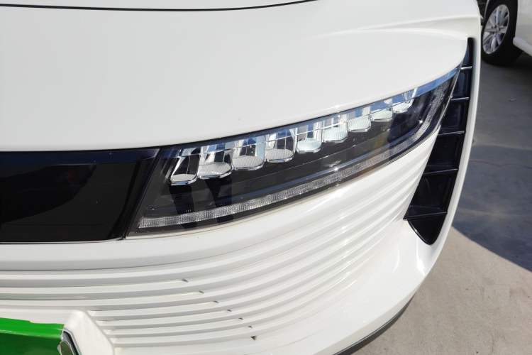 Used ORA iQ 2018 High-Range Version Smart Connectivity Model