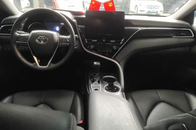 Used Toyota Camry 2021 2.0G Luxury Edition Center Console