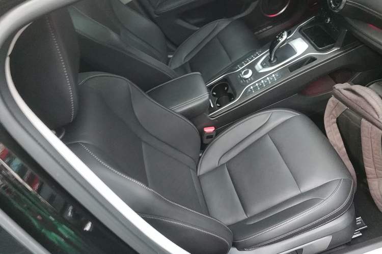 Used Wey VV6 2021 2.0T Two-Wheel Drive Smart Plus
