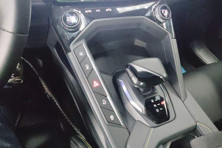 Used Lynk & Co 06 EM-P 2023 1.5T Remix PHEV Hero
