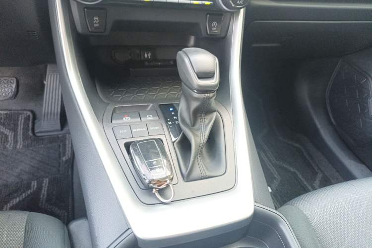 Used Toyota RAV4 2022 2.0L CVT Two-Wheel Drive Fashion Edition