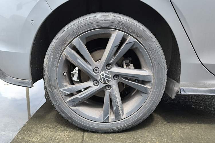 Used Volkswagen Golf 2021 280TSI DSG R-Line Right Rear Wheel Hub