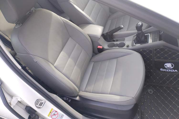 Used Skoda Octavia 2015 1.6L Manual Yijun Edition Right Front Seat