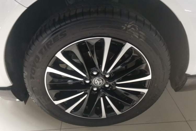 Used Toyota Venza 2023 2.0L CVT Two-Wheel Drive Prestige Version Exterior 7