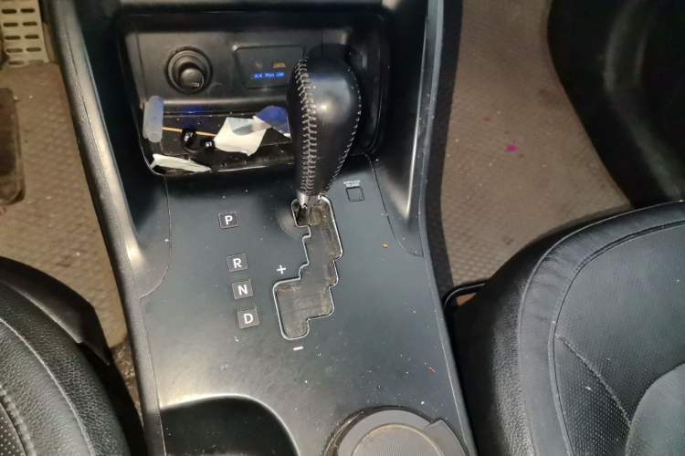 Used Hyundai ix35 2012 2.4L Automatic Two-Wheel Drive Prestige Edition GLS Gear Lever