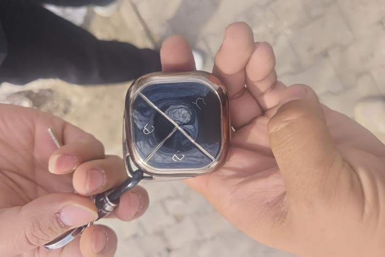 Used Baojun Yunhai 2024 140km Plug-in Hybrid Version Vehicle Key