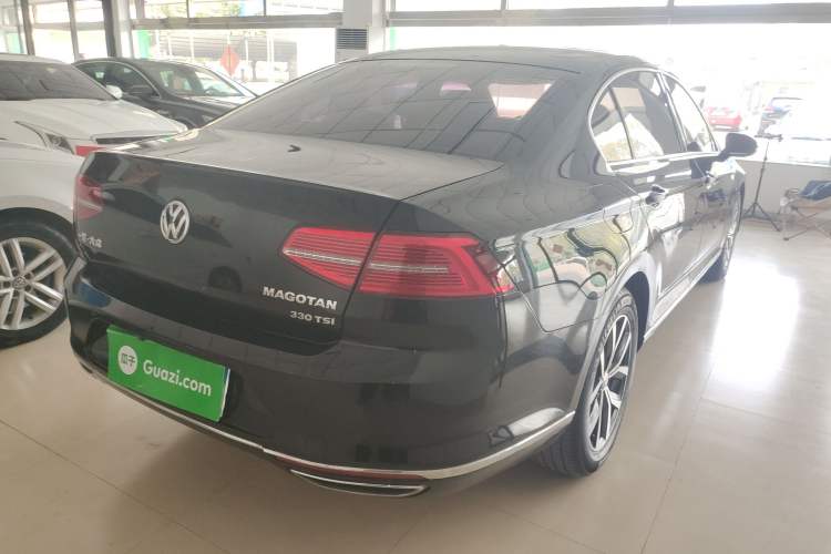 Used Volkswagen Magotan 2017 330TSI DSG Luxury Model Rear Right 45 Deg