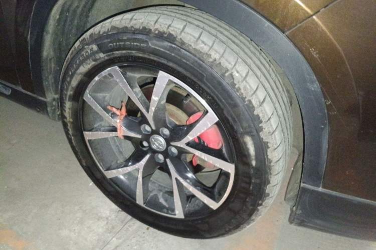 Used Brilliance V5 2016 1.5T Automatic Two-Wheel Drive Smart Version Right Front Wheel Hub