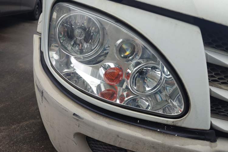 Used Iveco Power Daily 2017 2.5T Deluxe A37 Mid-Roof 6-7 Seater Bus 47Z5 Right Front Headlight