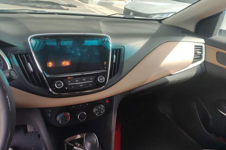 Used Chevrolet Monza 2020 320 Automatic Enjoyment Edition Audio And AC Panel