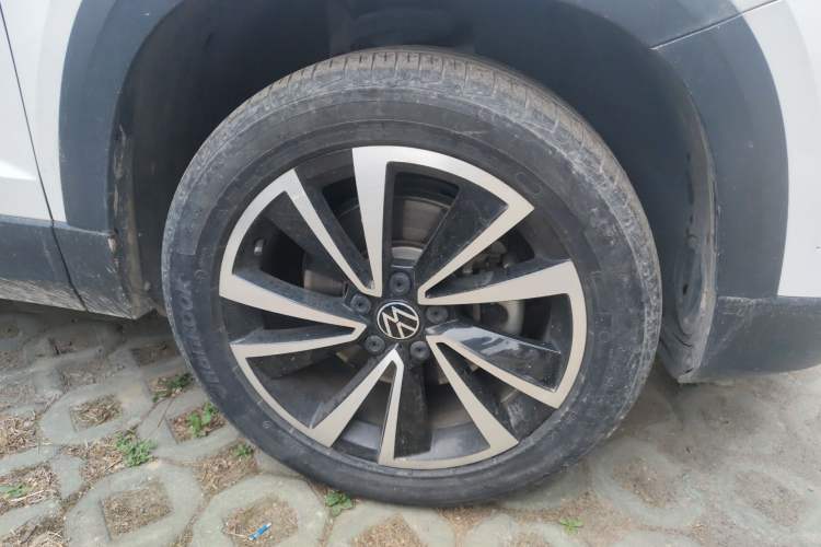 Used Volkswagen Tharu 2020 280TSI Two-Wheel Drive Luxury Plus Version China VI Standard Right Front Wheel Hub