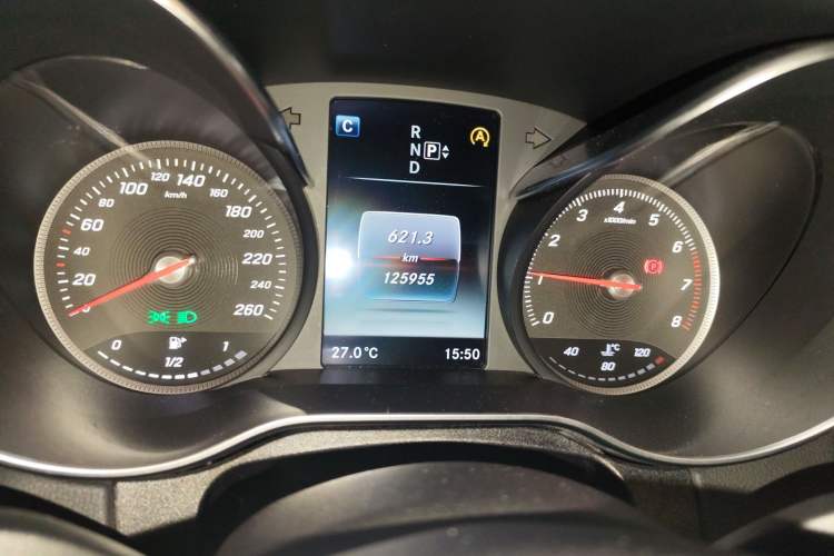 Used Mercedes-Benz C-Class 2015 C 180 L Sport Edition Odometer Close Up