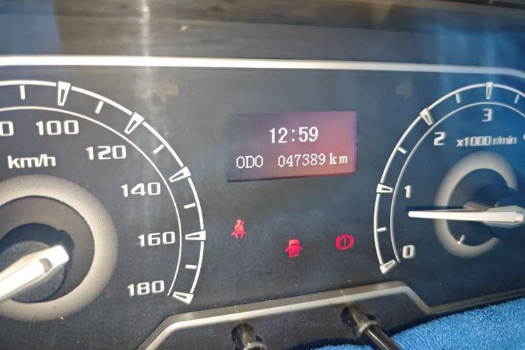 Used SAIC MAXUS Xintu V80 2021 2.0T Manual Classic Aoyuntong Short Wheelbase Mid-Roof 5/6-Seater