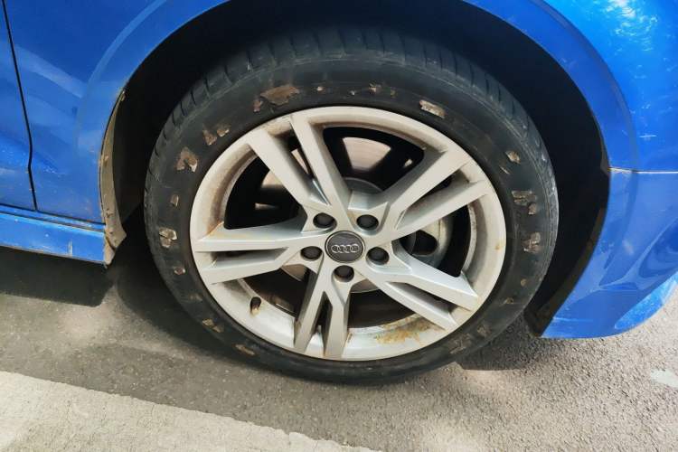 Used Audi A3 2017 Cabriolet 40 TFSI Right Front Wheel Hub