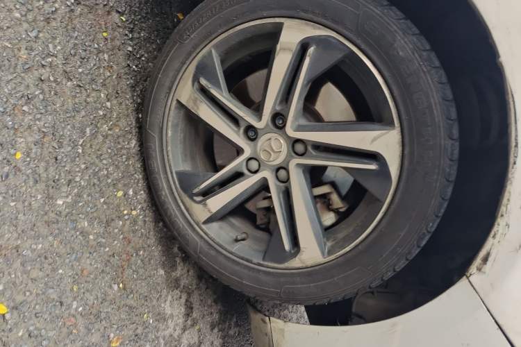 Used BAIC Beijing EU5 2018 R500 Smart Wind Edition Right Front Wheel Hub