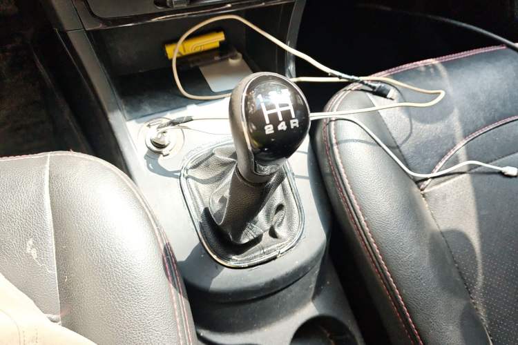 Used Dongfeng Fengon 360 2015 1.5L Manual Luxury 7-Seater China IV Standard Gear Lever