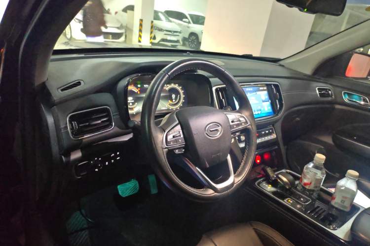 Used GAC Trumpchi GS8 2021 390T Two-Wheel-Drive Dark Knight Edition Center Console