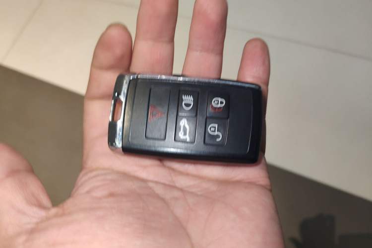 Used Land Rover Discovery Sport 2020 249 PS R-Dynamic Performance Tech Edition 5 Seats
