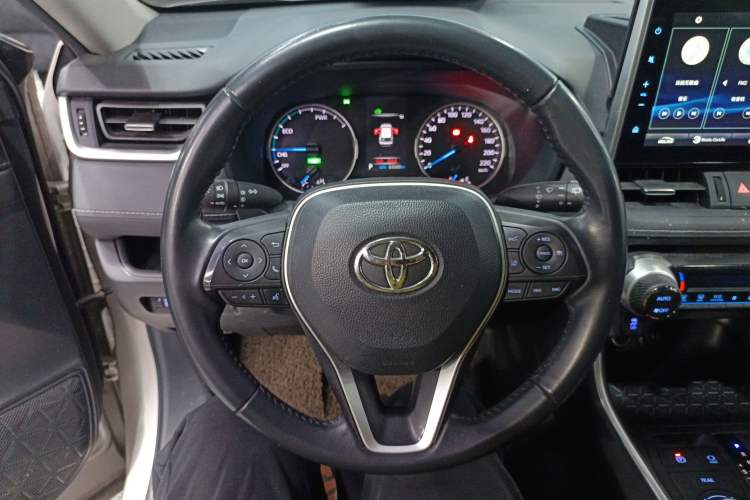 Used Toyota Wildlander 2022 Dual-Motor 2.5L E-CVT 4x4 Luxury PLUS Edition
