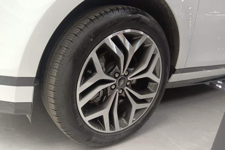 Used Land Rover Range Evoque 2023 Aurora L 249 PS Luxury Edition Left Front Wheel Hub