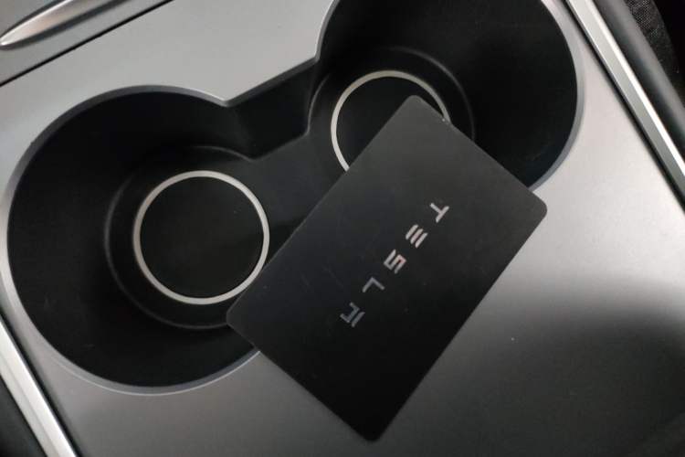 Used Tesla Model Y 2022 Long-Range All-Wheel-Drive Version