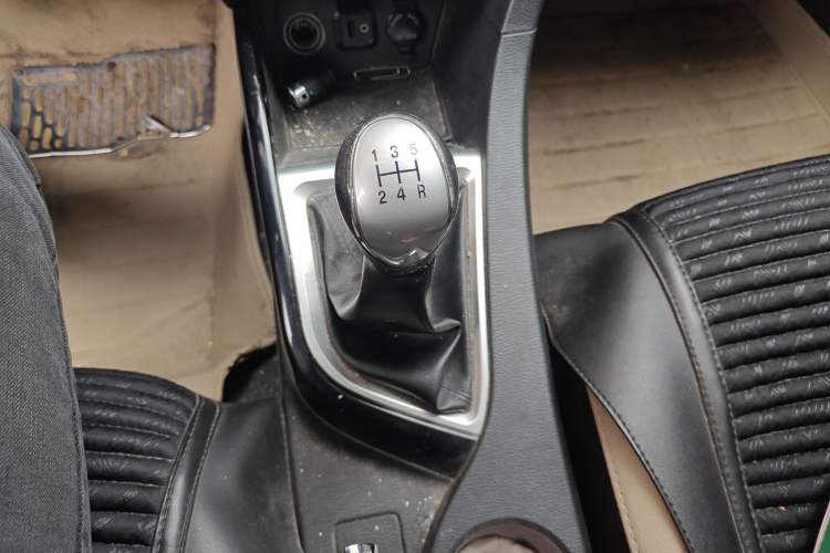 Used Changan Alsvin V7 2015 1.6L Manual Enjoyment Model China IV Standard
