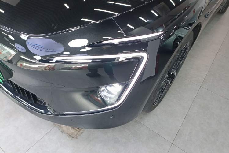 Used Avatr 12 2025 Updated Ultra All-Electric Four-Wheel Drive Left Front Headlight