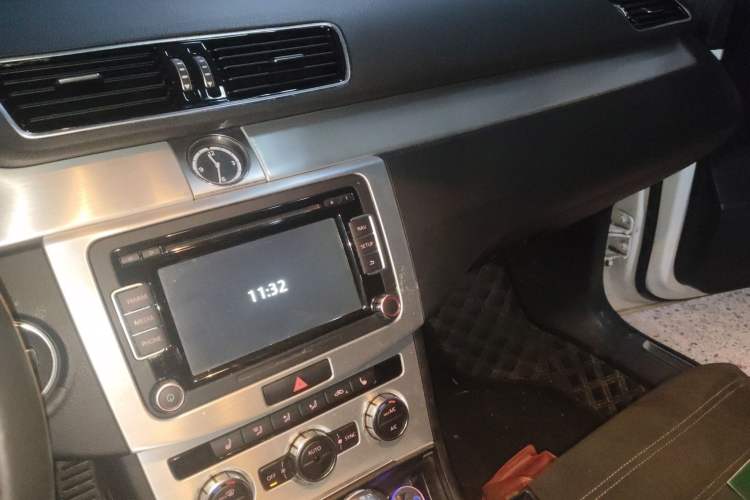 Used Volkswagen FAW-Volkswagen CC 2016 1.8TSI Luxury Model Audio And AC Panel