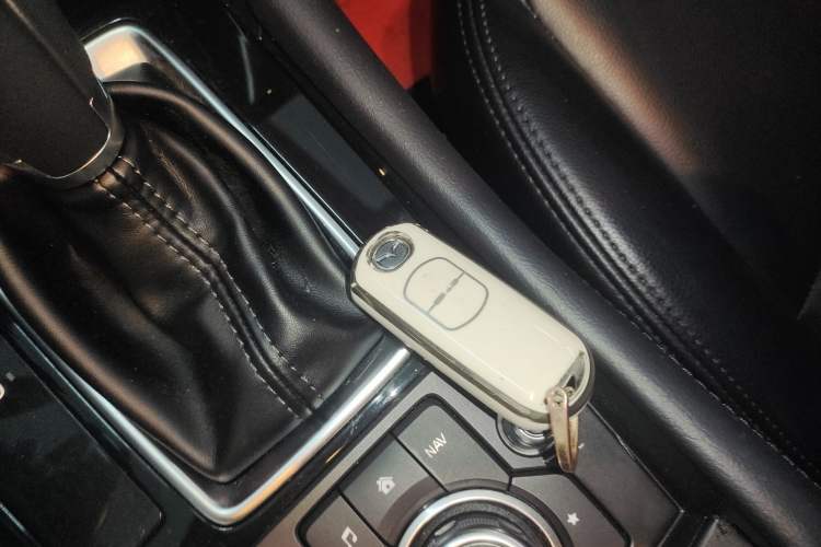 Used Mazda Mazda 3 Axela 2017 Hatchback 2.0L Automatic Luxury Model Emission Standard China V