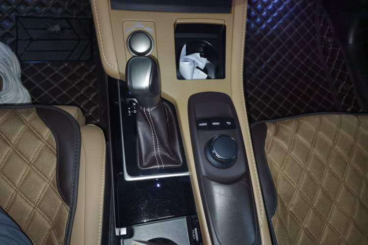 Used Lexus ES 2015 200 Elite Edition Gear Lever