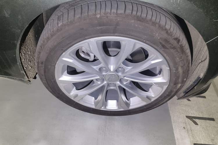 Used Cadillac CT5 2022 28T Luxury Version (Standard Edition) Right Front Wheel Hub