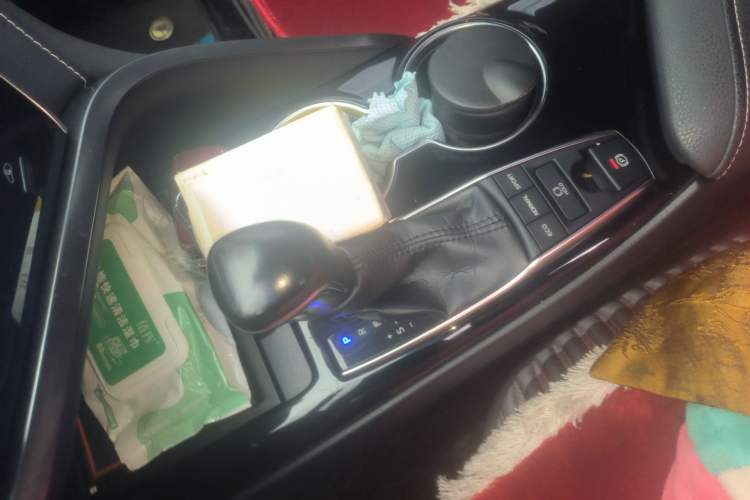 Used Toyota Camry 2018 2.5S Fēngshàng Edition Gear Lever