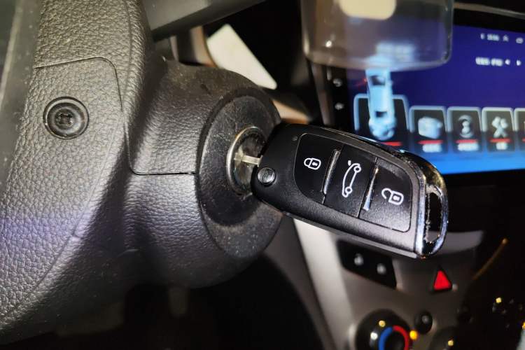 Used Chevrolet Aveo Sonic 2014 Sedan 1.4SL AT Fashion Edition