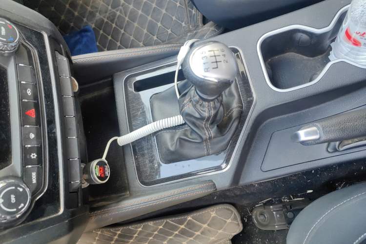 Used Foton Conqueror PLUS 2023 Revised Version 2.0T Manual Diesel Two-Wheel Drive Elite Trim with Long Wheelbase and High Cargo Bed – 4F20TC
