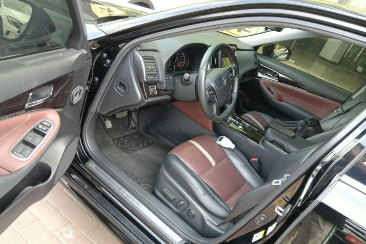 Used Toyota Crown 2017 2.0T Sport Edition Driver Seat