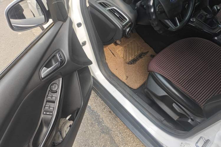 Used Ford Focus 2015 Hatchback 1.6L Manual Fashion Edition Driver Seat